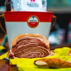 sanduíche de mortadela