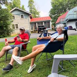 Beth ❤️s to swing & check out her drinking cup!😝