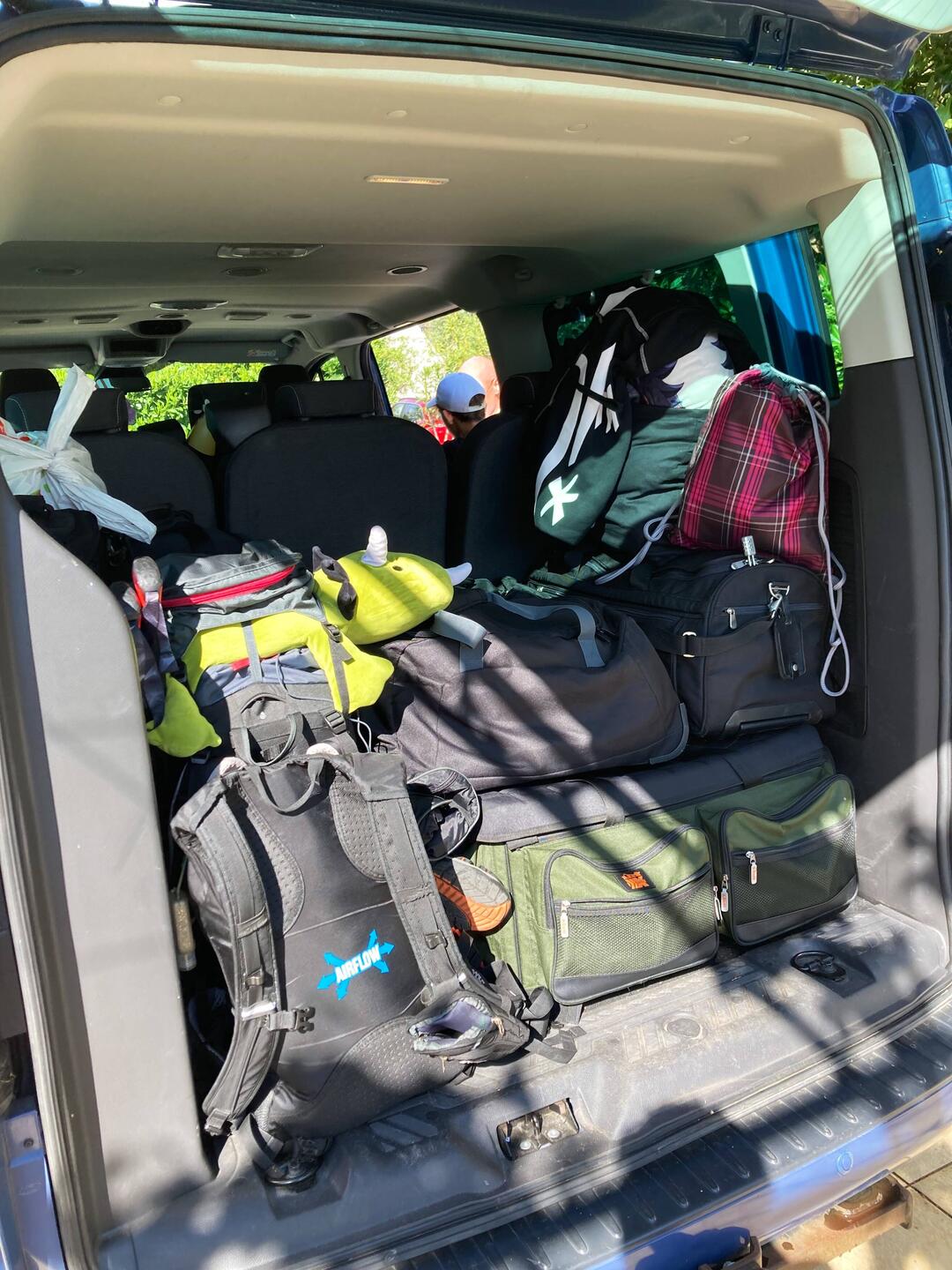 Autos werden gepackt :)