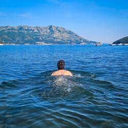 Dafür gibt es dann abends noch in die Adria zum Schwimmen