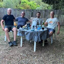 Ein Bild von den Radreisenden: Von links nach rechts: Manuel, Alex, Francisco, Daniel 😄