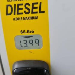 $ 1.399 = € 0.90