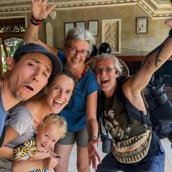 C'est l'heure de la séparation, qui nous rend tous bien heureux, seul Jerem est triste 😝