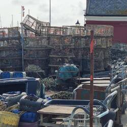 Der letzte heimgekehrte Fischer schließt seinen Rolli an, Feierabend 🍻