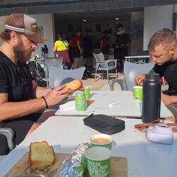 Breakfast with 2 Aussies at Cirauqui
