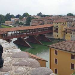 Die alte Fußgängerbrücke in der Altstadt