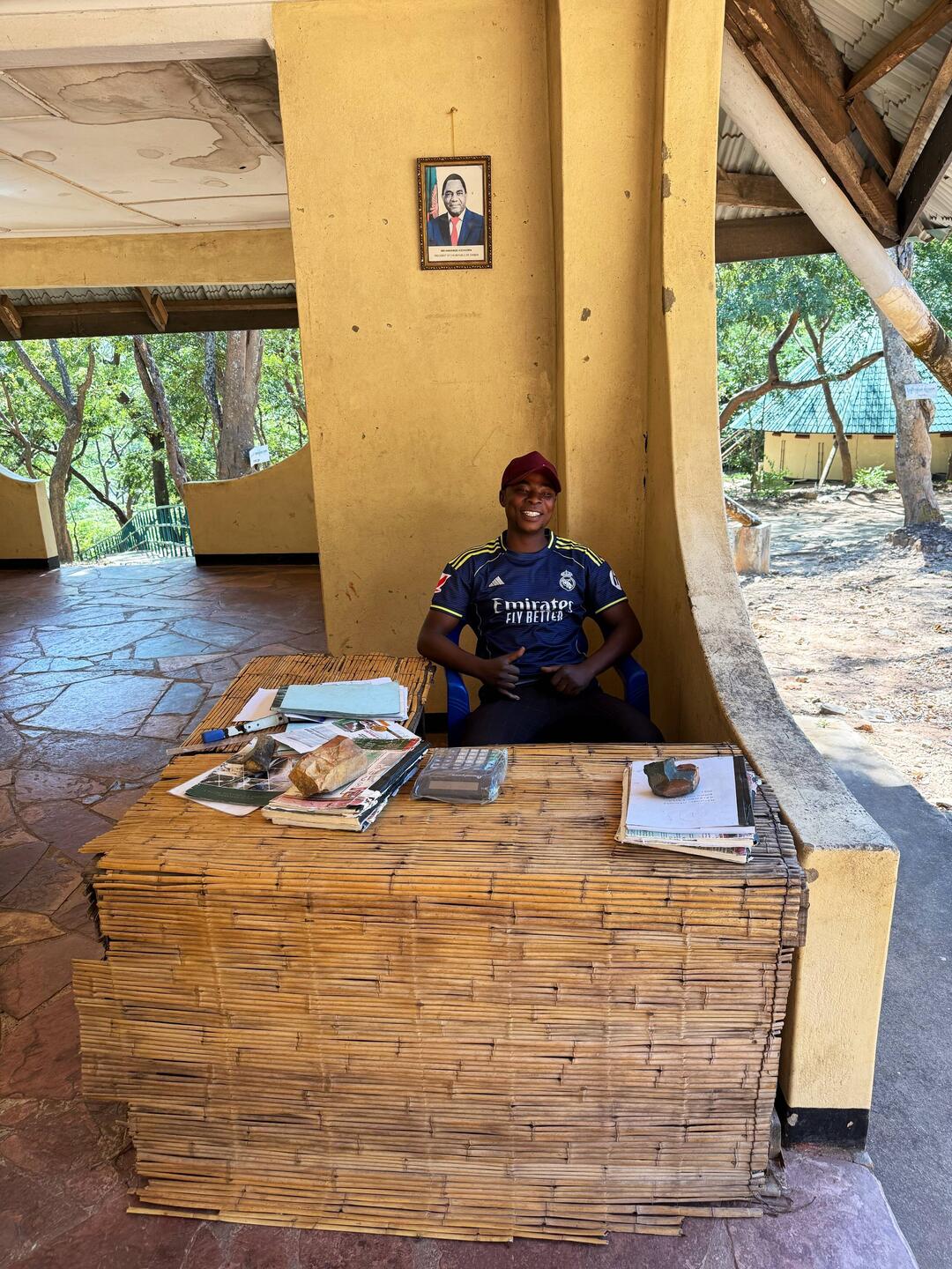 Gigi! Der Chef unseres Camps am Kalambo Fall. Ein positiv zu erwähnender junger Mann.