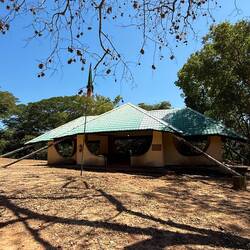 Die Küche und gleichzeitig unser Schlafzimmer. Wir stellten die Zelte neben unsere Essenstafel.