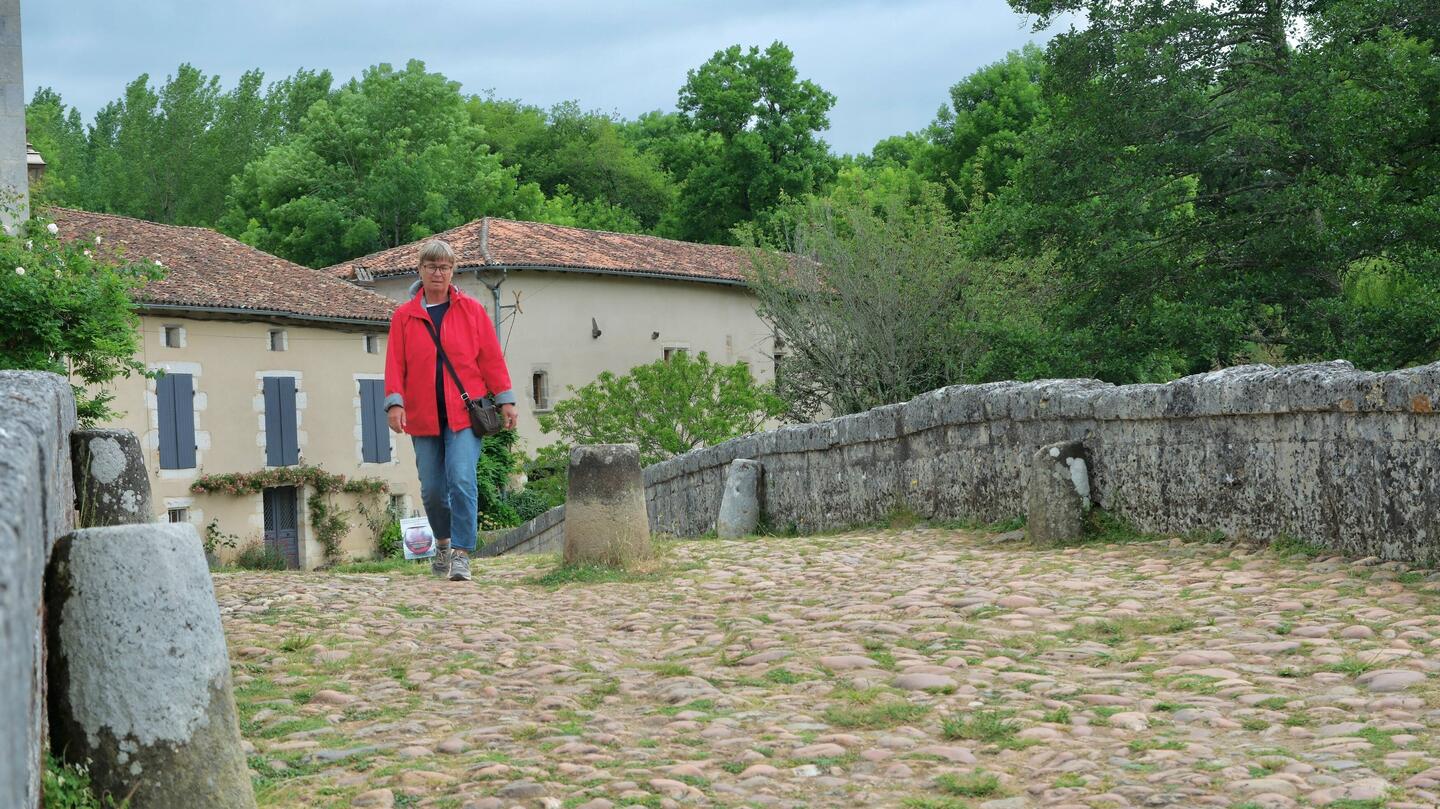 Die Brücke von Saint-Jean-de-Côle