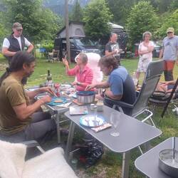 3 Biker aus Lippstadt helfen uns, die Reste zu essen (es war einfach zuviel)