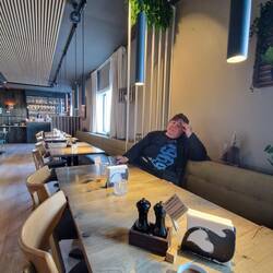 " die trinken schon den 4ten Kaffee "