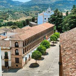 Blick vom Kirchendach aufs Rathaus