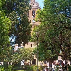 Ehemalige Moschee zur katholischen Kirche umgebaut. Aus Minarett wird Glockenturm