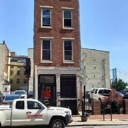 Das Süße kleine Haus steht zum Verkauf. Habe kurz überlegt 🤭💕🤭