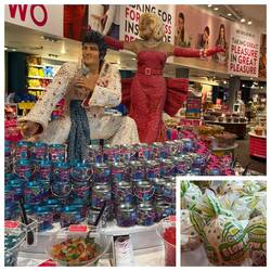 Im Süßigkeitenladen gab es Blow-Pop-Sauer-Lutscher