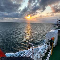 Auf der Fähre - kurz nach Sonnenaufgang