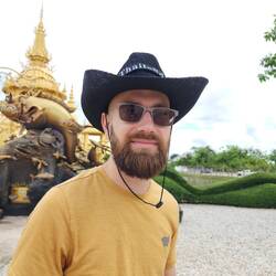 Lässig mit nur einem Brillenbügel