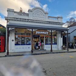 Arrowtown shops