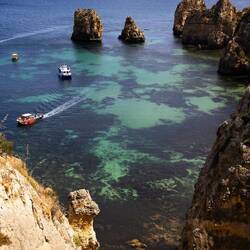 Ponta da Piedade. Alleine ist man hier leider so gar nicht 🤷‍♀️.