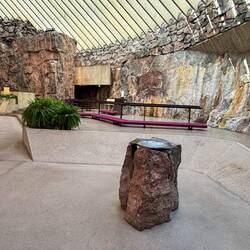 Interno chiesa scavata nella roccia