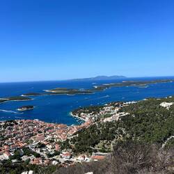 Blick auf die Stadt Hvlar von der Burg Napoleon aus