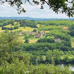 Tolle Ausblicke auf ein kleines Dorf