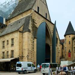 Eine zur Markthalle umgewidmete Kirche
