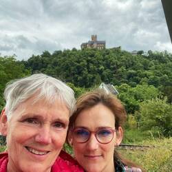 Mit Blick auf die Marksburg