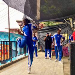 Los Afronicos, breakdancers de la C13