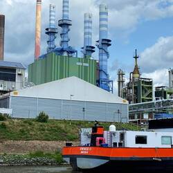 Vorbei an Höchst und an Synthese II, mainabwärts