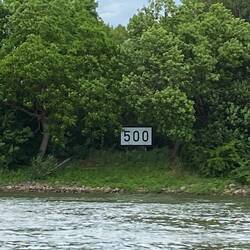 Rhein-km 500 bei Wiesbaden