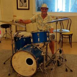 Gertschi am U2 Schlagzeug