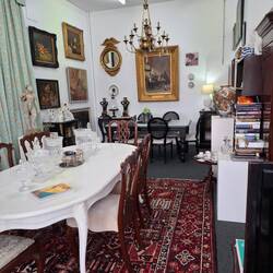 Decore in The Sassy Emu - that's our table at the back!