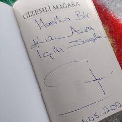 Handsigniert vom Autor.