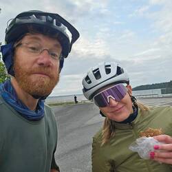 Treffen an der Fähre mit Frühstück