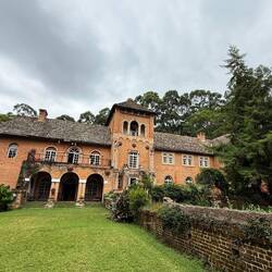 Das "Schloß" Shiwa Ng' Andu (= See der Krokodile). Altenglisch, altehrwürdig, geschichtsträchtig.