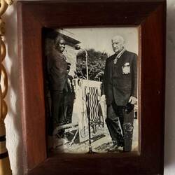 Weiß und Schwarz! Vergangenheit und Zukunft! Zusammen wurde die sambische Verfassung entworfen.