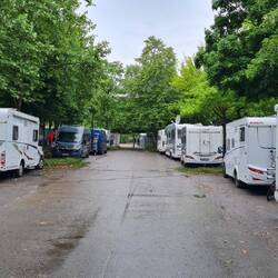 Und alle brav, wir vorne rechts