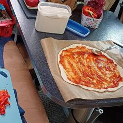 Pizza vorbereiten,
