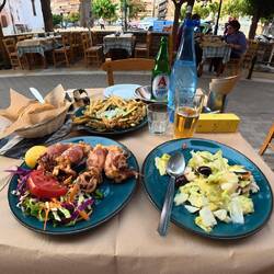 Mezedes vor der Kirche. Das habe ich mir heute verdient!