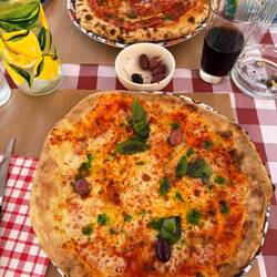 Kurz vor Italien werden die Pizzen immer besser 🇮🇹🍕.