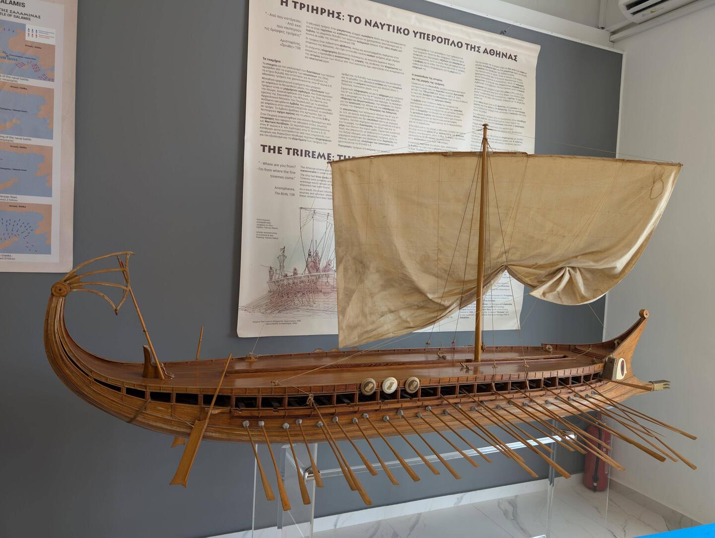 Modell eines alten griechischen Segelschiffes