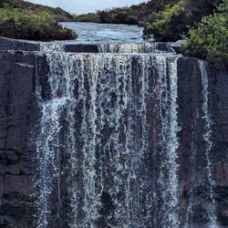 Wasserfall an der Strecke