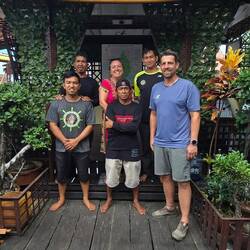 Husni - Guide Mr Arul - captain Mr Imbran - cook Mr. Elham - Er macht irgendwie aues