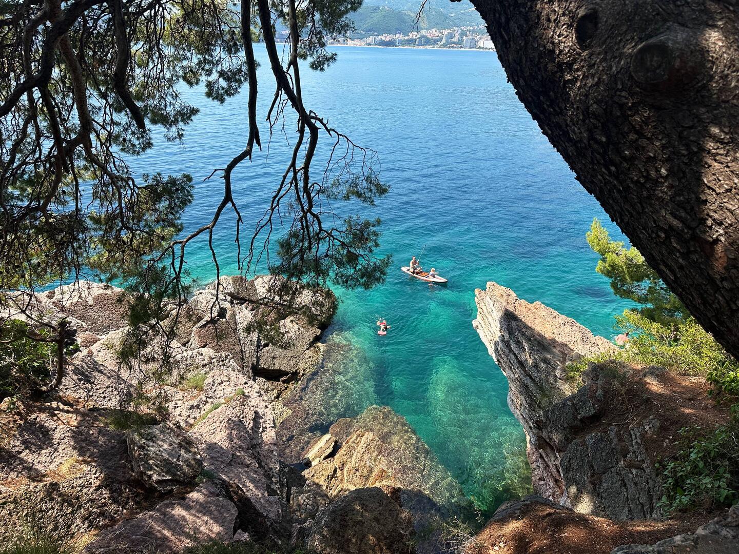 Spaziergang zum Meer. Es hat viele Treppen.