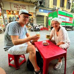 Erstes 🍻...obwohl die Stühle nicht für Markus entwickelt wurden