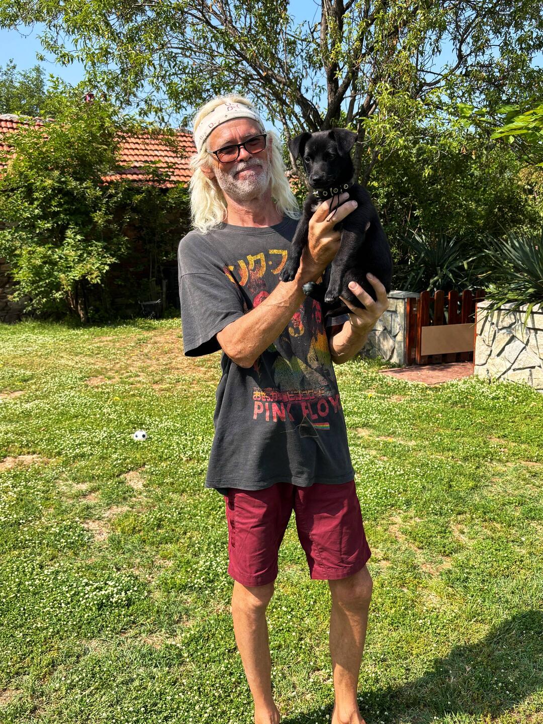 Matts, der Platz, Chef hat die Kleine aus dem Müllcontainer gerettet