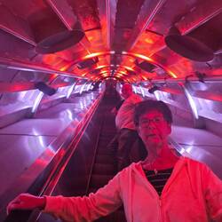 Rolltreppe als Verbindung zweier Kugeln