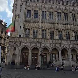 Ein Schwenk über den Platz