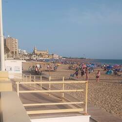 Mit so einem vollen Strand hätte ich hier um 20h nicht gerechnet